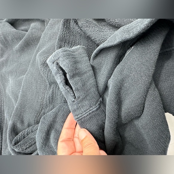 Puma woman’s sweat shirt size Med - Picture 6 of 7